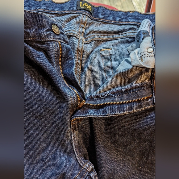 Gently Used Men's Lee Regular Fit Straight Leg Jeans. - Picture 3 of 13